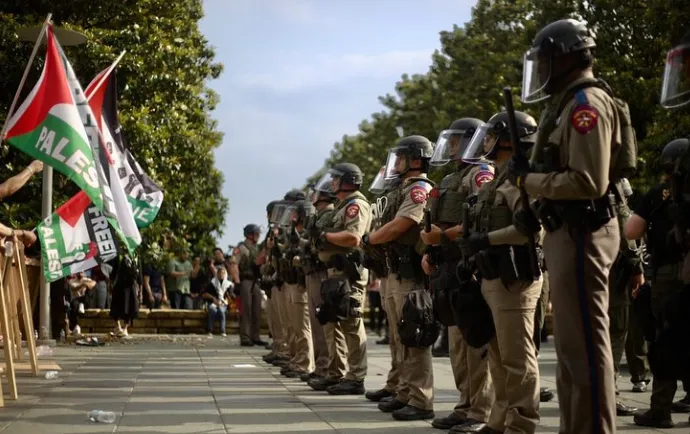 UT-Dallas-Police Outside-Encampment.png